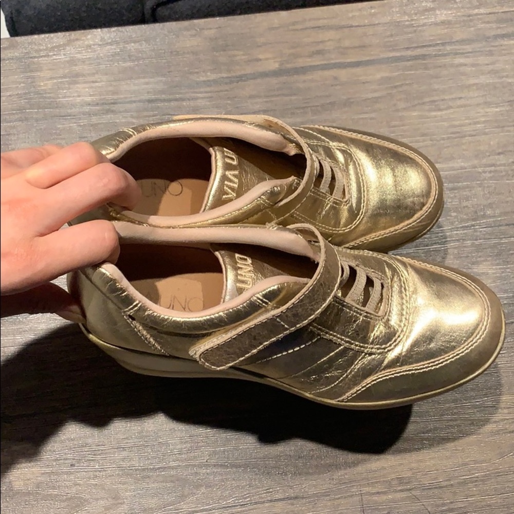 Beautiful sneakers with platform, so comfortable!!